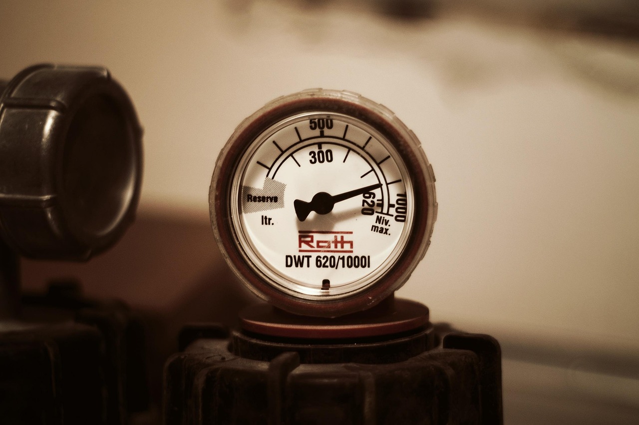 pressure gauge calibration technician